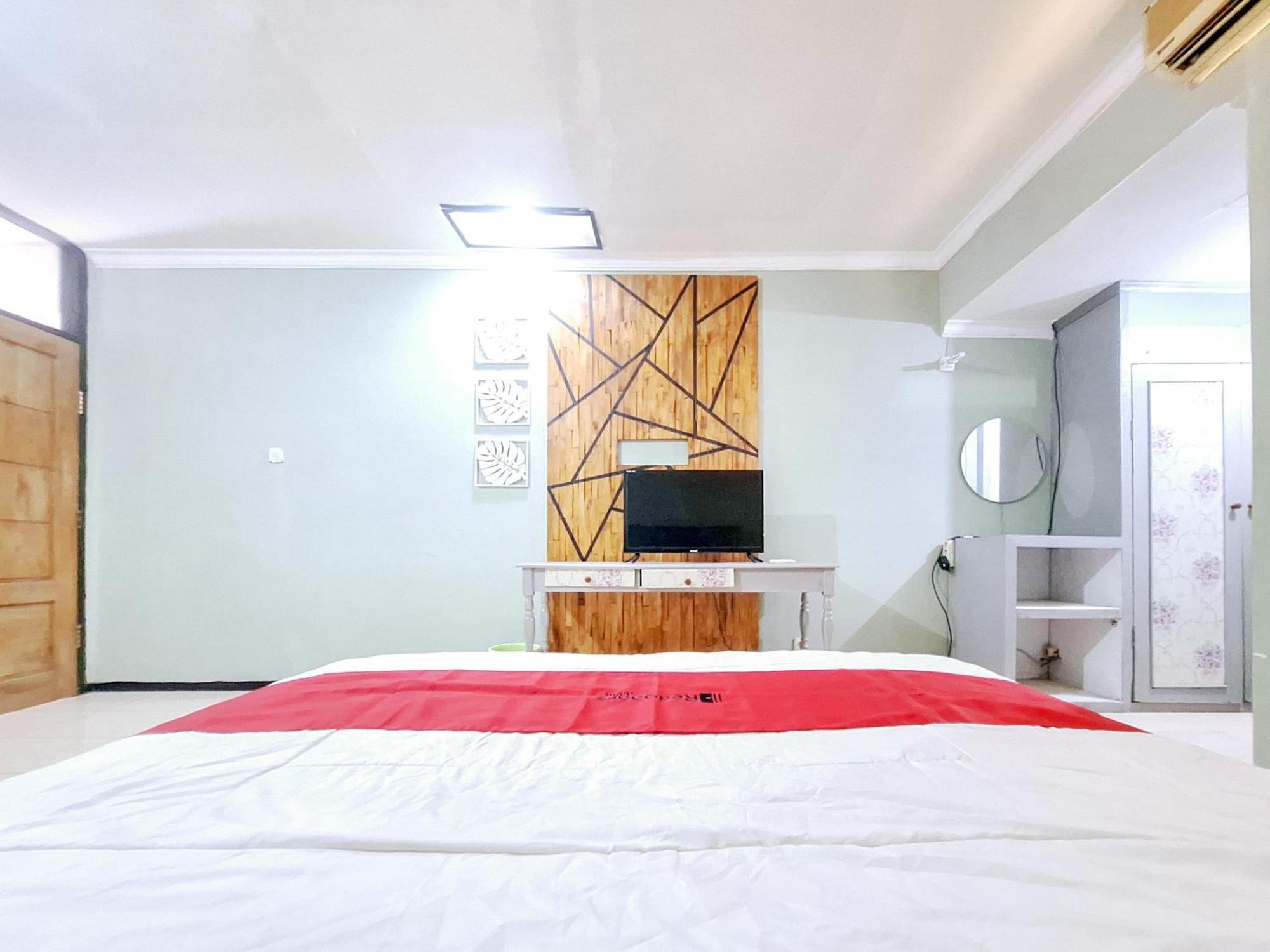 Reddoorz Near Stadion Semeru Lumajang Jawa Timur Εξωτερικό φωτογραφία