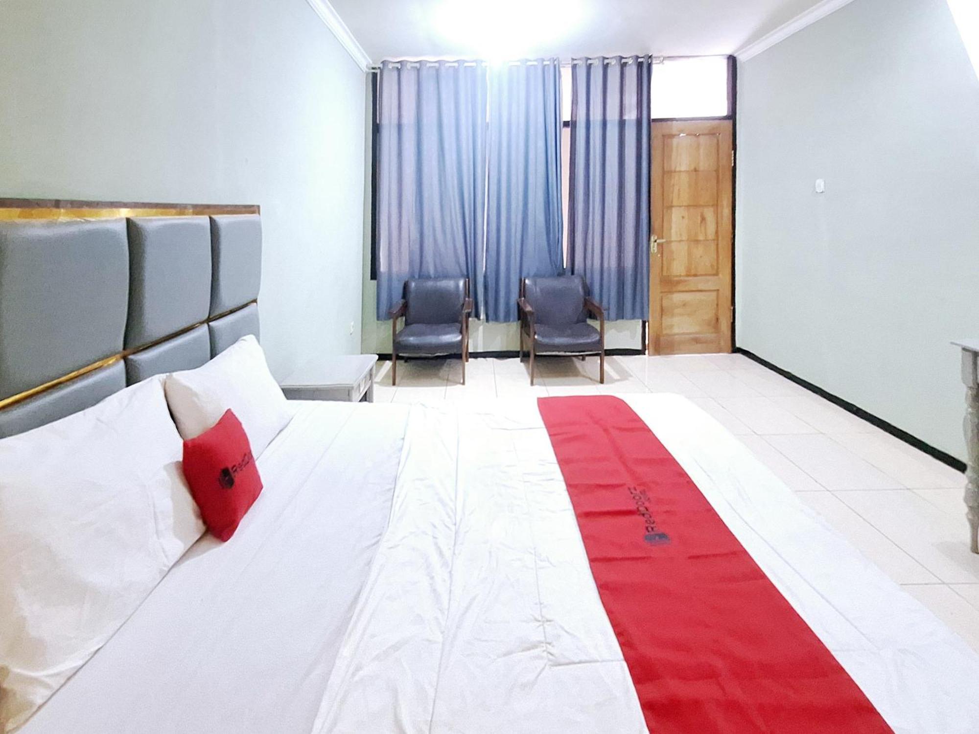 Reddoorz Near Stadion Semeru Lumajang Jawa Timur Εξωτερικό φωτογραφία