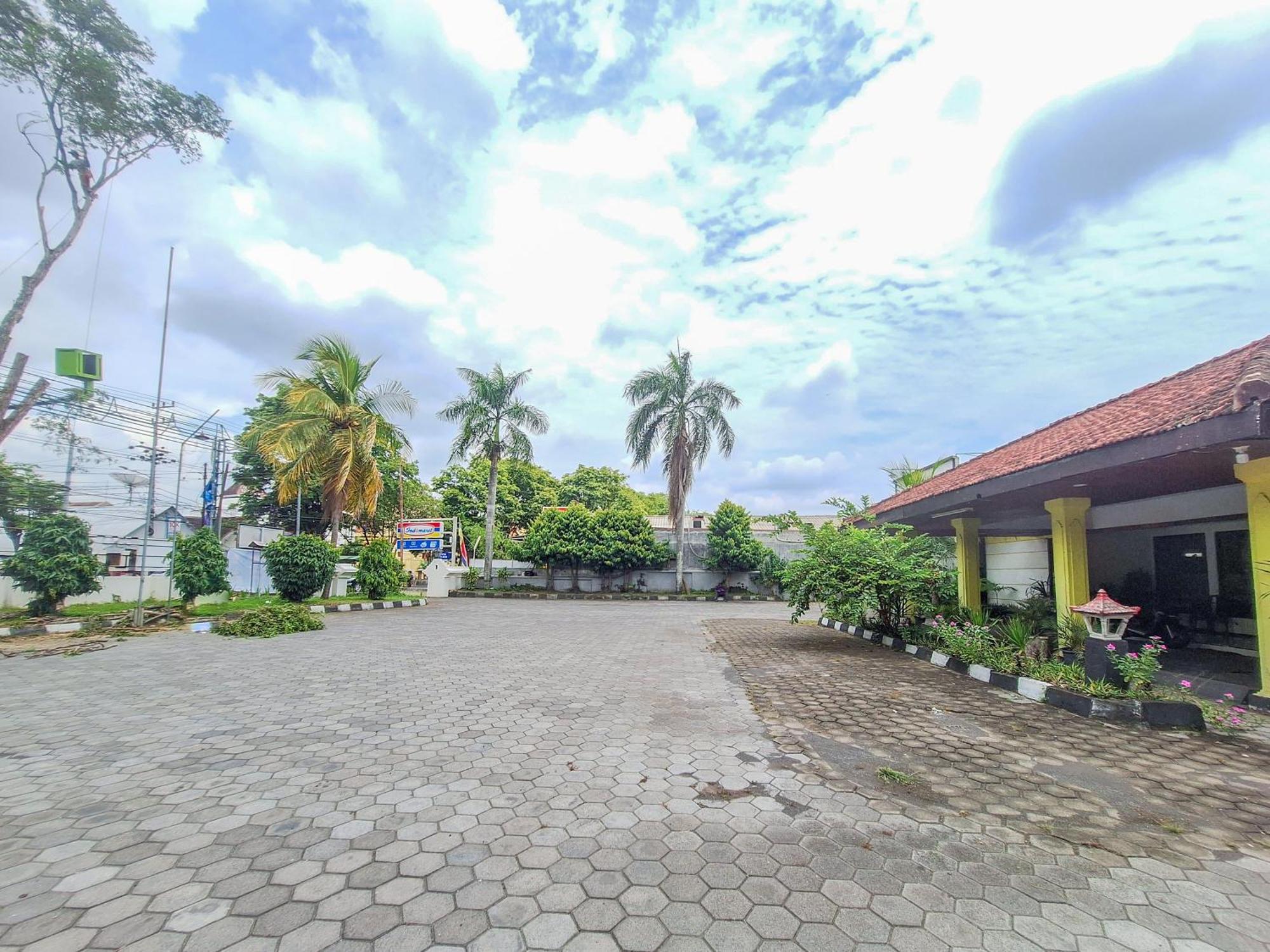 Reddoorz Near Stadion Semeru Lumajang Jawa Timur Εξωτερικό φωτογραφία